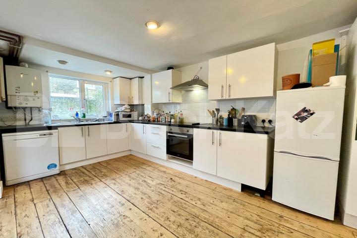 Triplex period house offering 1430 Sq. Ft. of living & entertaining space Khyber Road, Clapham Junction
